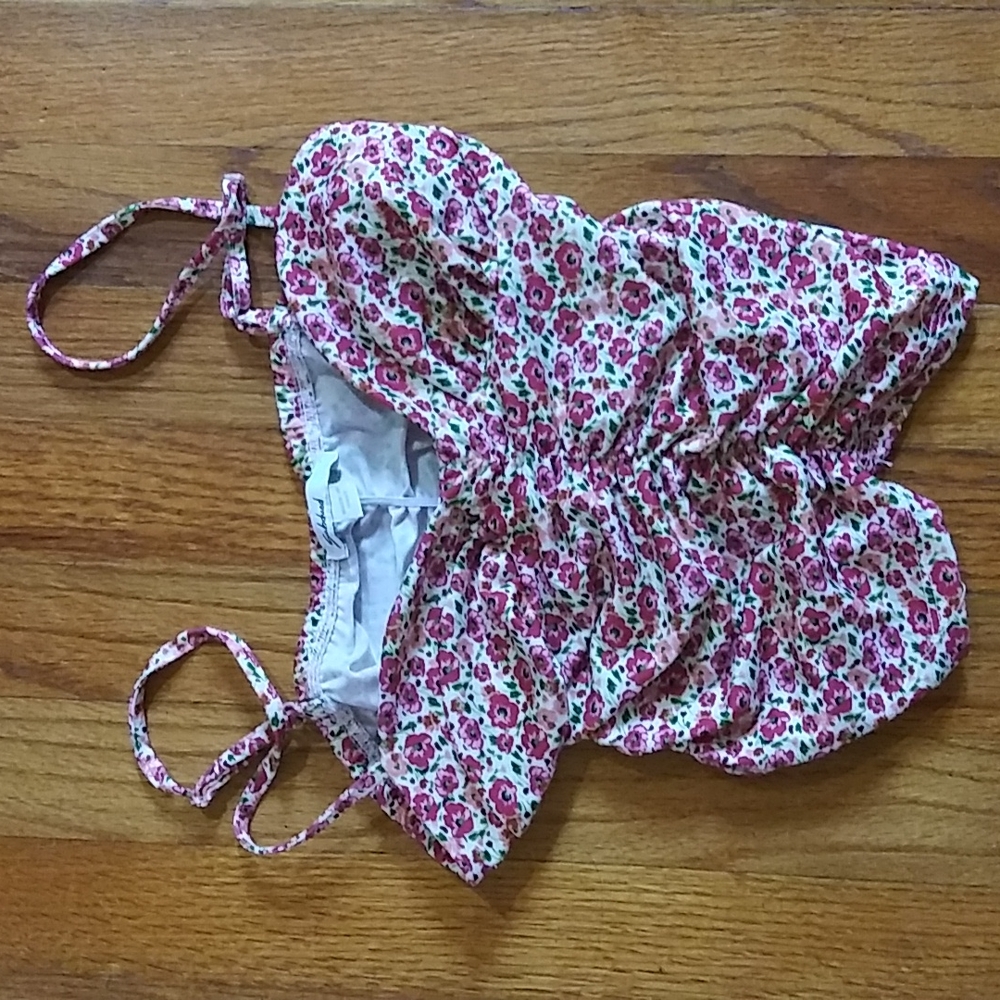 subdued floral crop top.